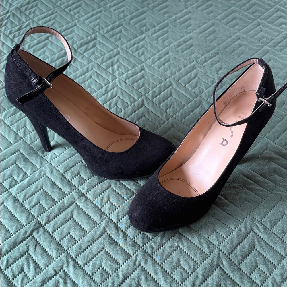 Unisa Black Ankle Strap Heels